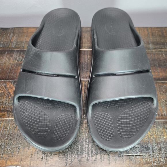 Oofos Ooahh Mens Size 12 Recovery Slip-On Comfort Flip Flops Sandals Black - Picture 2 of 11